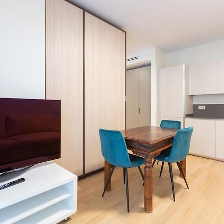 Cozy Flat With Parking Lägenhet Milano Exteriör bild