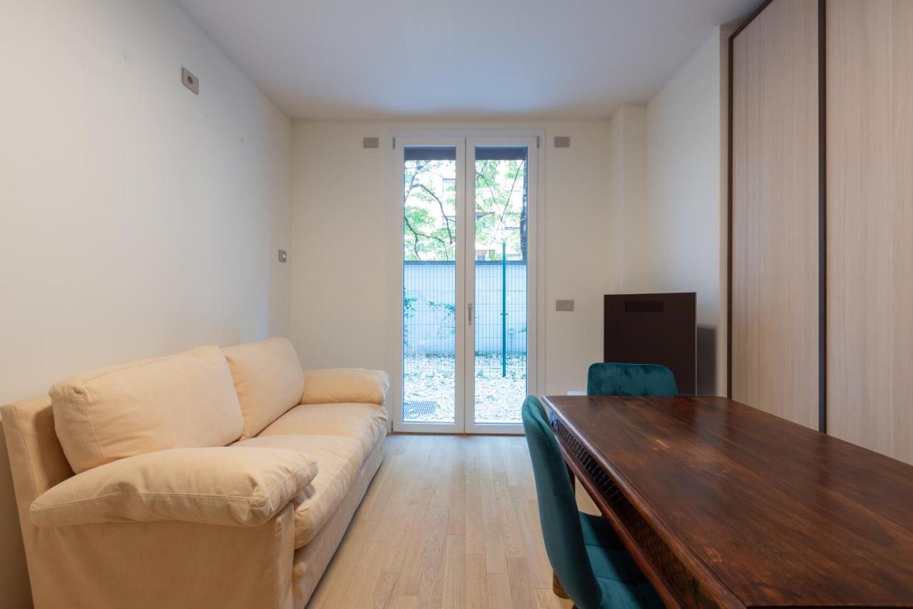Cozy Flat With Parking Lägenhet Milano Exteriör bild