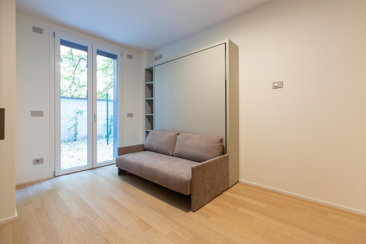 Cozy Flat With Parking Lägenhet Milano Exteriör bild