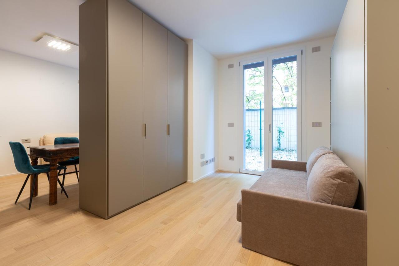 Cozy Flat With Parking Lägenhet Milano Exteriör bild